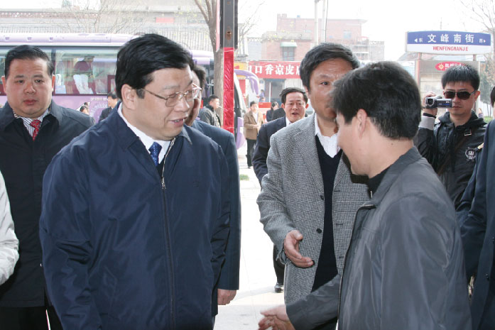 2010年安阳市原市委书记张广智、市长马林青莅临立博总部视察事情